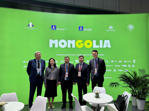 “Хятадын Олон Улсын Импортын VII Экспо”-д аж ахуй нэгжийн төлөөллүүд оролцож байна